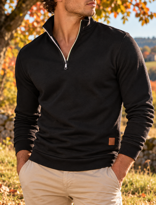 Maglione uomo nero in tinta unita con mezza zip bianca e collo alto