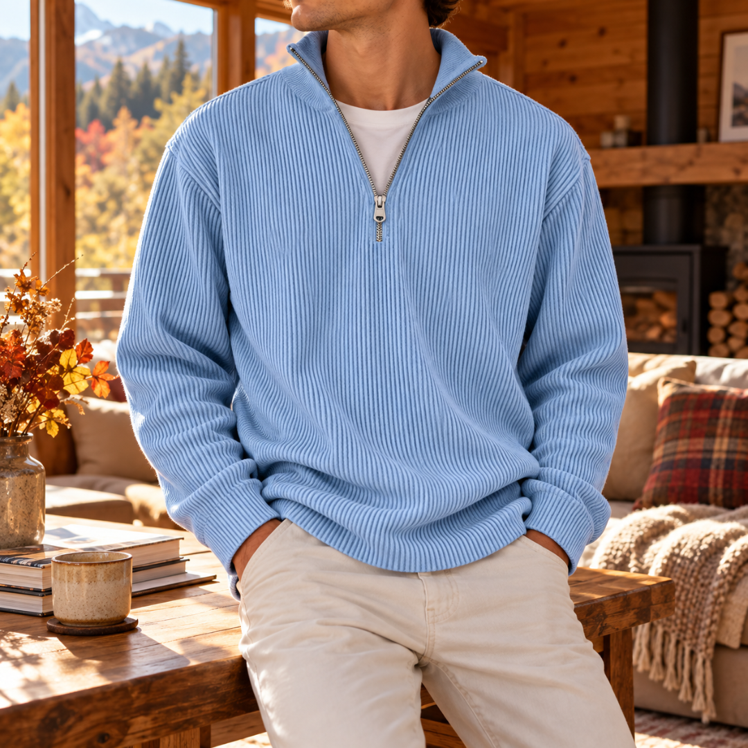 Maglione uomo celeste con mezza zip, collo alto e fondo a costine