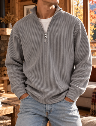 Maglione uomo grigio a coste verticali con mezza zip e maniche lunghe