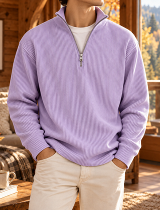 Maglione uomo lavanda in maglia a coste con mezza zip aperta sul collo alto