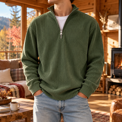Maglione uomo verde scuro a coste verticali con collo alto e mezza zip