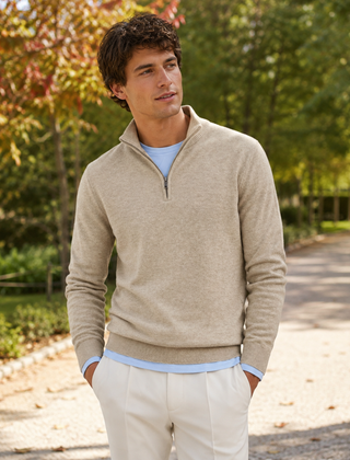 Maglione uomo beige a mezza zip con collo alto e polsini a coste
