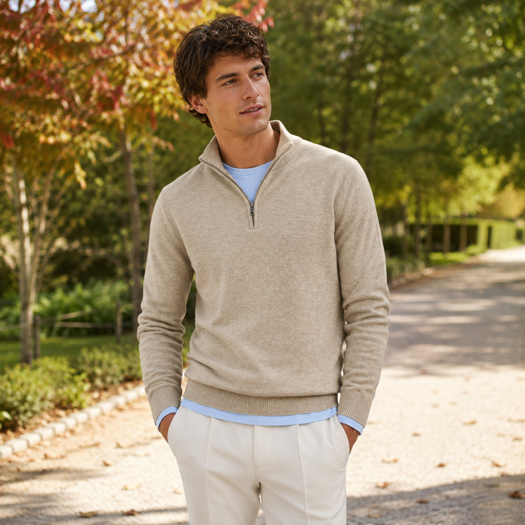 Maglione uomo beige a mezza zip con collo alto e polsini a coste