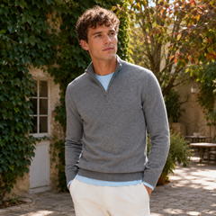 Maglione uomo grigio scuro a mezza zip con bordi a coste sul fondo