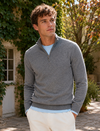 Maglione uomo grigio scuro a mezza zip con bordi a coste sul fondo