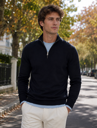 Maglione uomo nero a mezza zip con cerniera argentata e bordi a coste