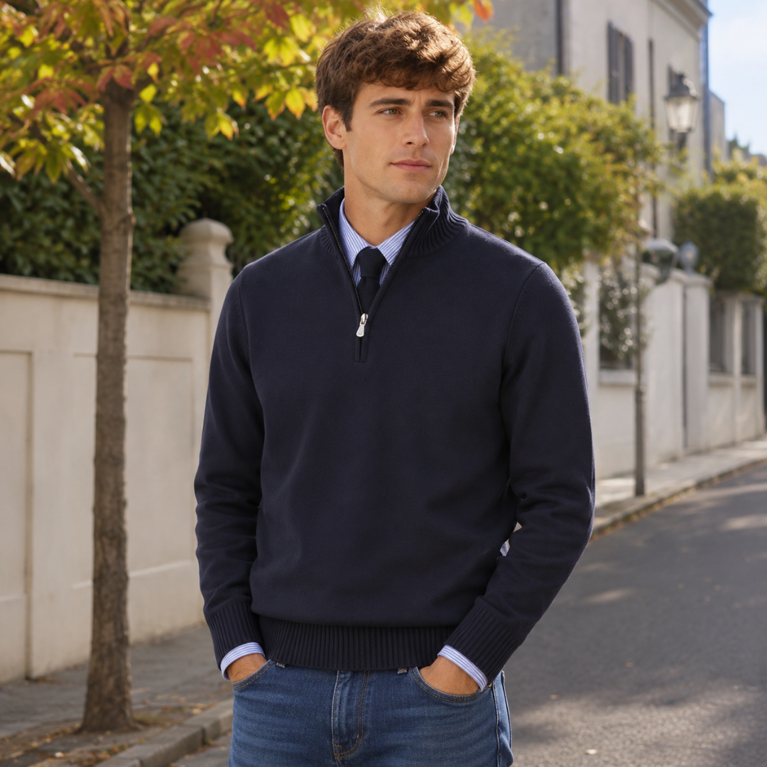 Maglione uomo blu navy con mezza zip e collo alto su camicia a righe