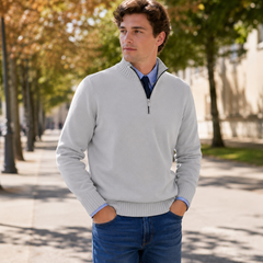 Maglione uomo grigio chiaro a mezza zip con collo alto e cravatta blu