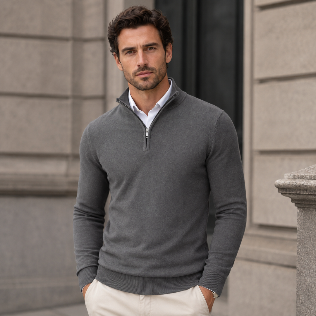 Maglione uomo grigio scuro con mezza zip e collo alto, look urbano