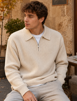 Maglione uomo bianco panna a coste con mezza zip e colletto a polo