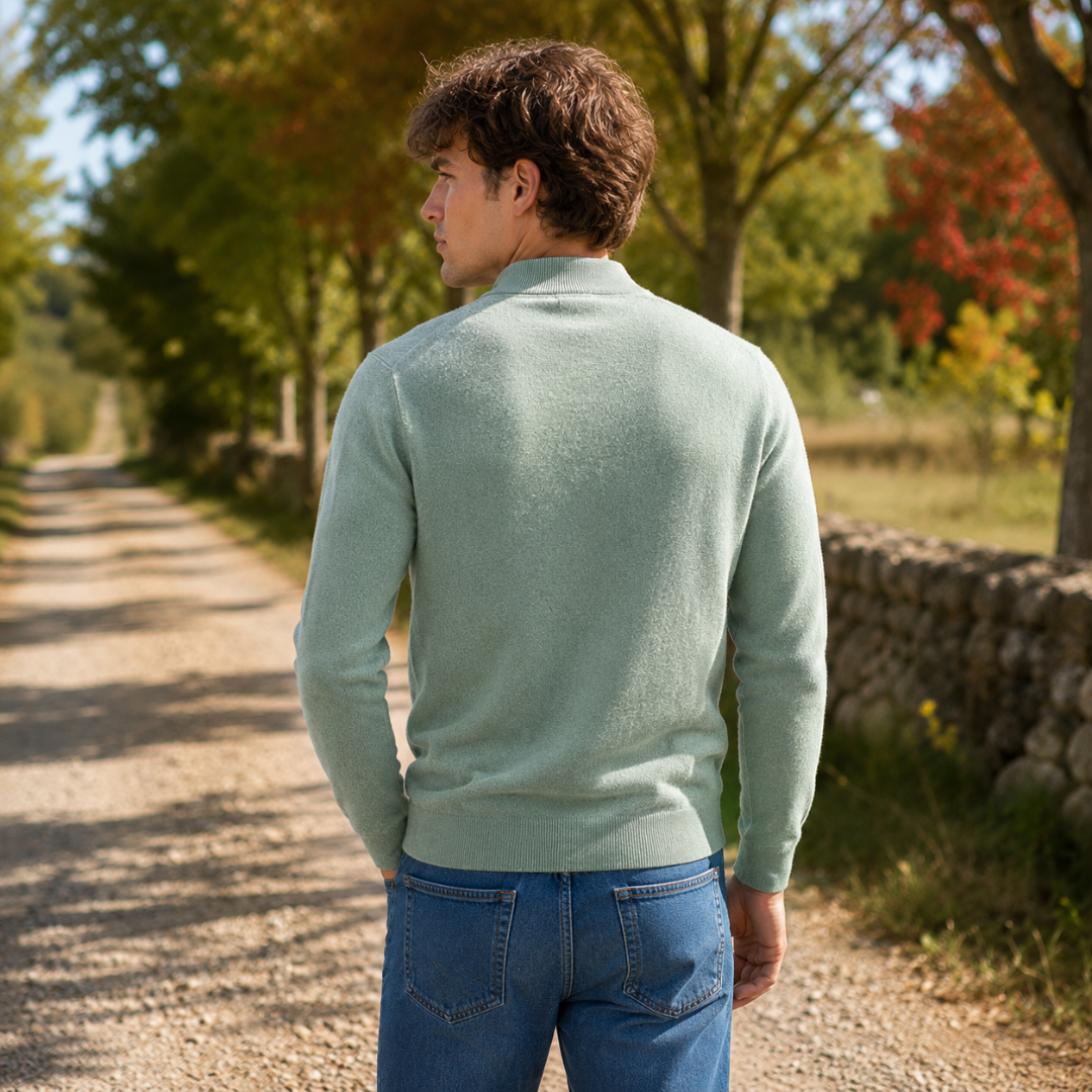 Retro del maglione uomo verde con bordo a coste e maniche lunghe