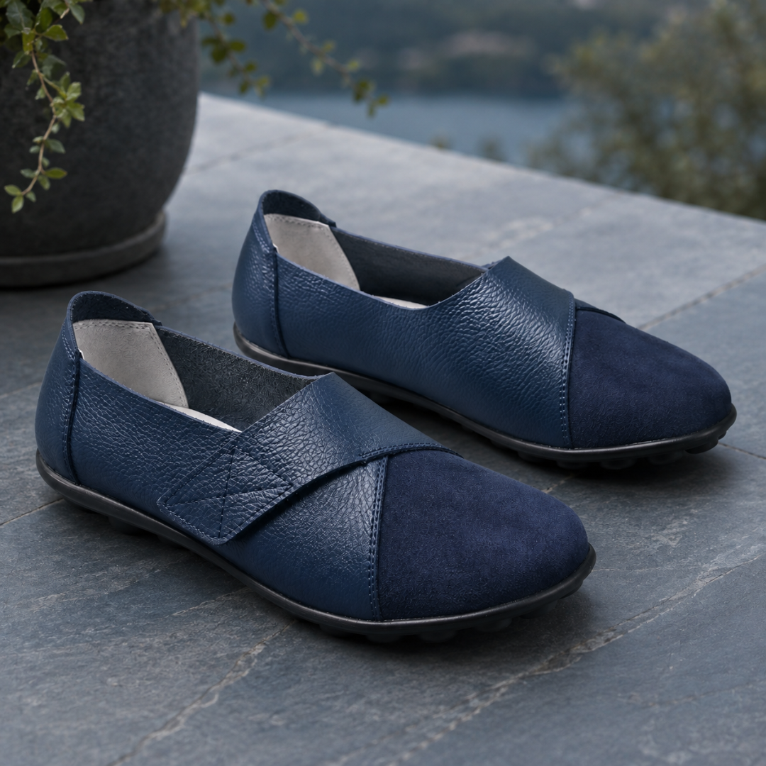 Mocassini donna blu navy slip on con tomaia bicolore e suola nera bassa