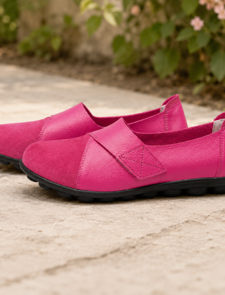 Mocassini donna rosa slip on con fascia incrociata e suola nera a pastiglie