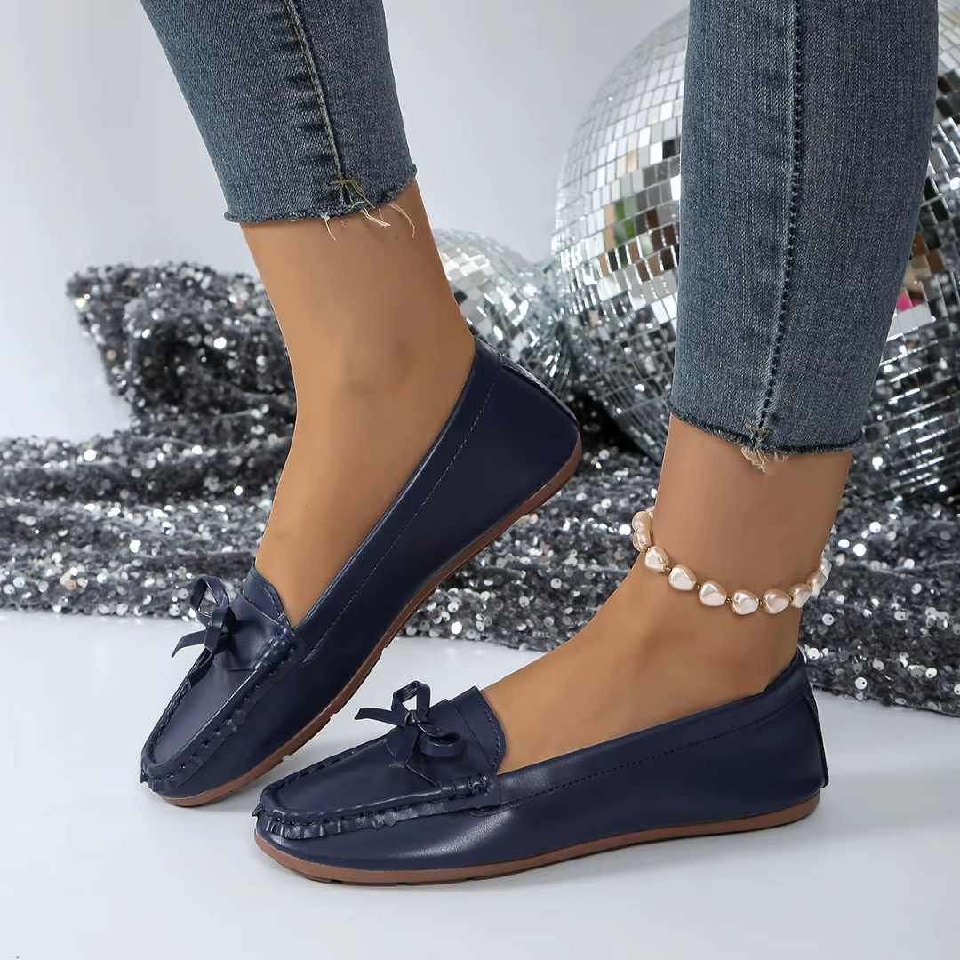 Mocassini donna blu navy con fiocco sul collo del piede e punta tonda