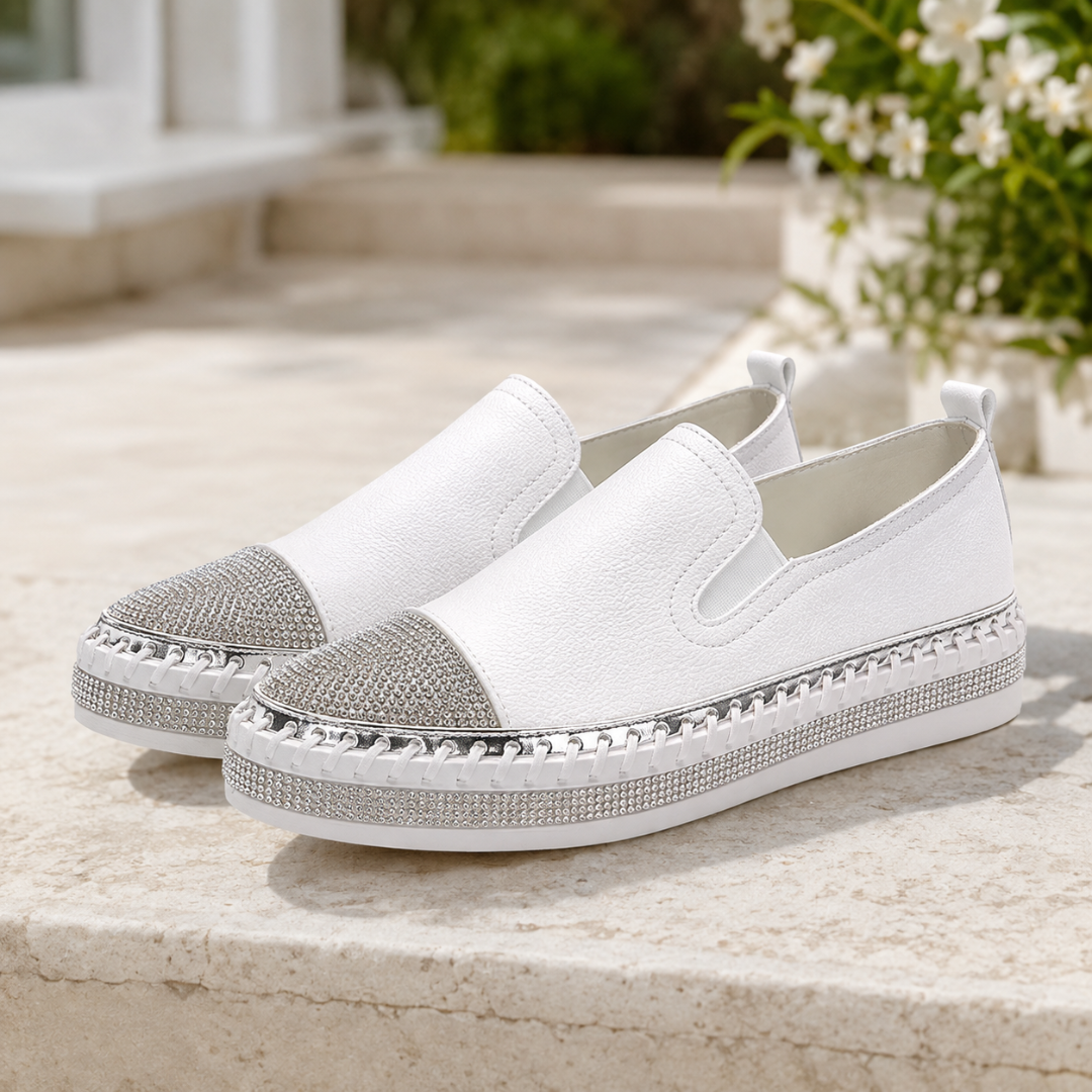 Paio di mocassini donna bianchi con bordo intrecciato sulla suola platform