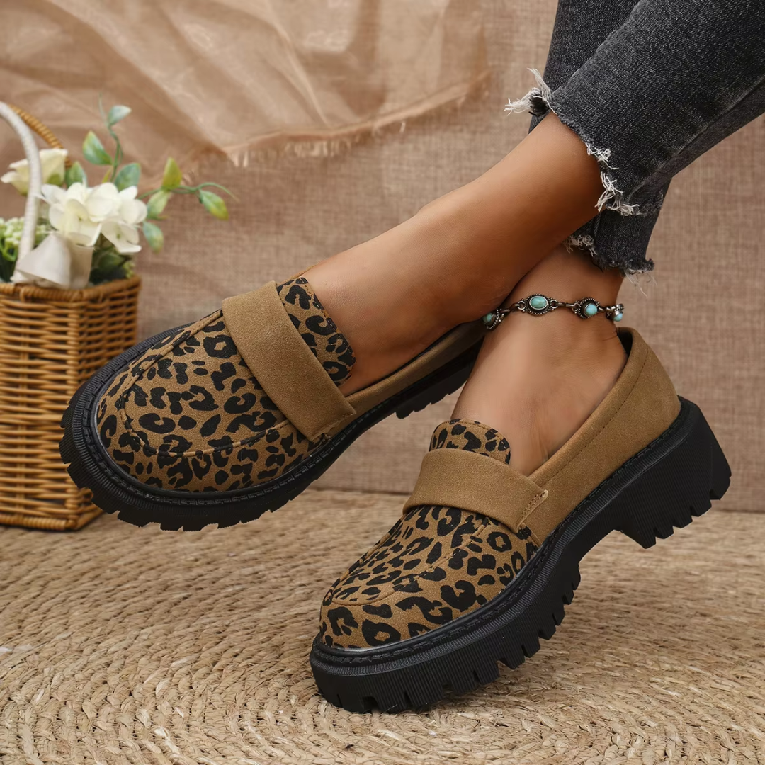Mocassini slip-on leopardati marroni con fascetta a contrasto sul collo del piede