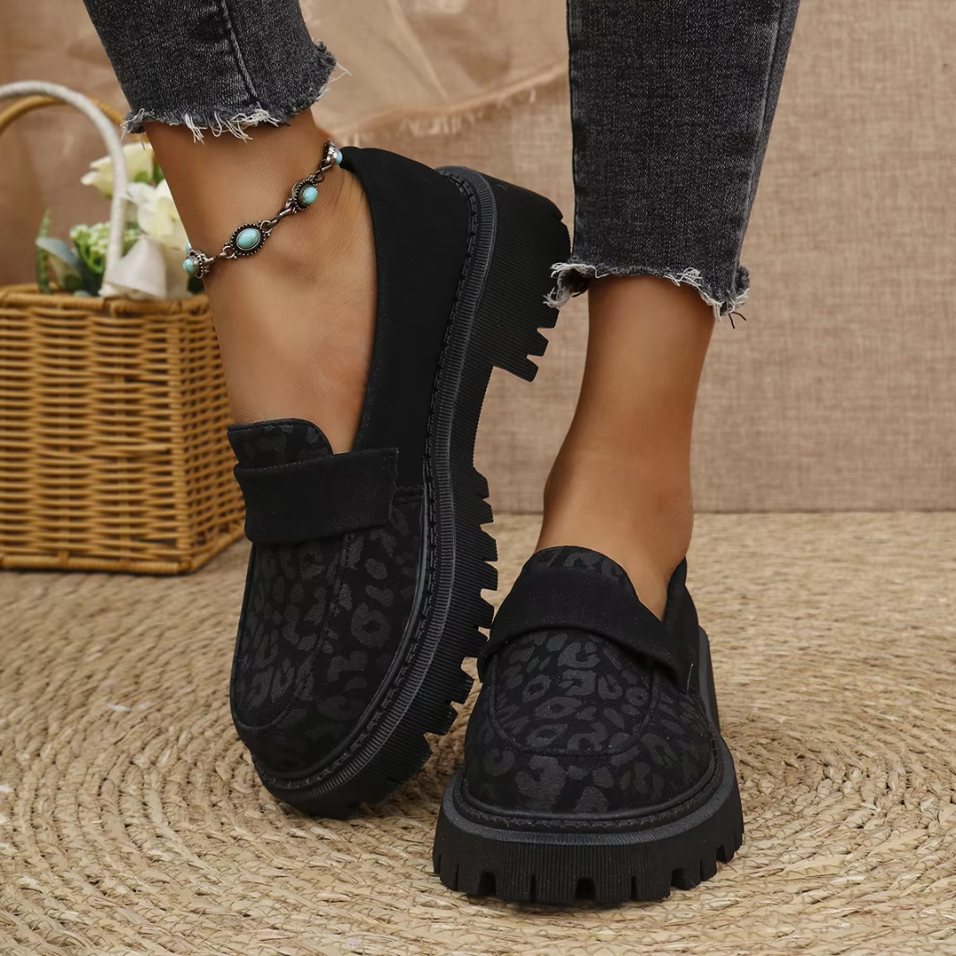 Mocassini donna neri slip-on con fascetta e bordo con cuciture a vista