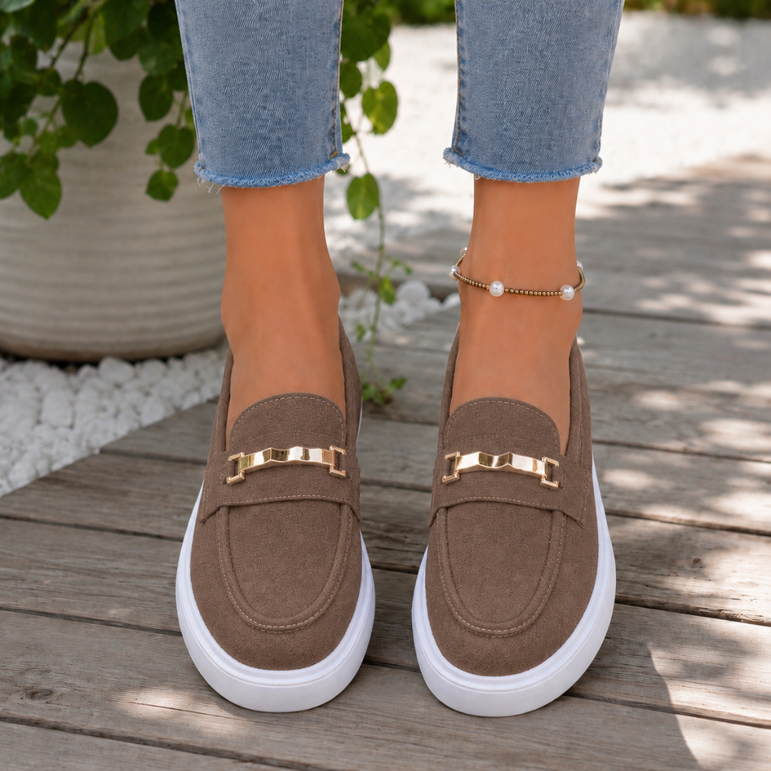 Mocassini donna marroni con dettaglio dorato sulla fascia e suola platform