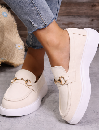 Mocassini bianco crema con morsetto dorato e suola platform bianca