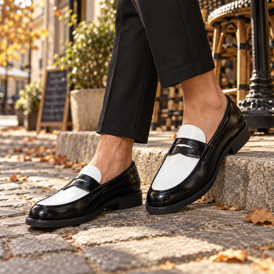 Mocassini uomo neri con inserto bianco, punta tonda e suola bassa nera