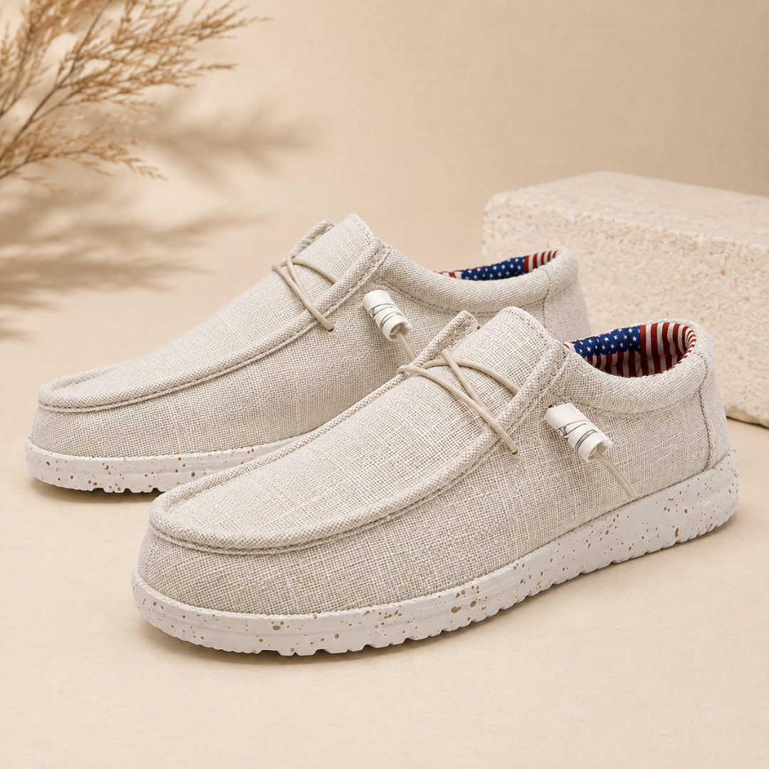 Mocassini uomo bianchi slip-on con lacci elastici e suola bianca screziata