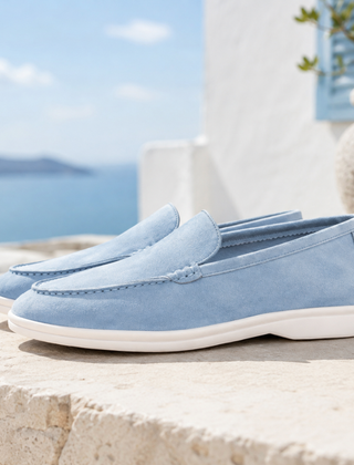Mocassini uomo azzurri slip-on con nodo decorativo e suola bianca