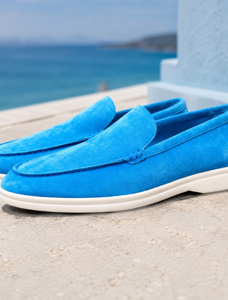 Mocassini uomo blu azzurro con punta tonda e spessa suola bianca