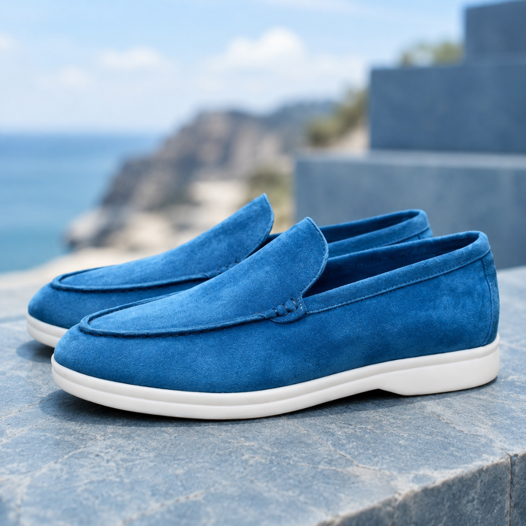 Mocassini uomo blu royal slip-on con bordo sagomato e suola bianca