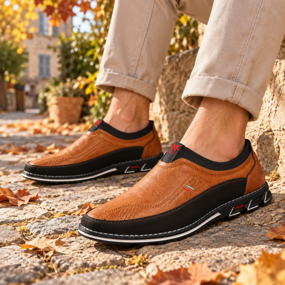 Mocassini uomo caramello slip-on con bordo nero a contrasto e cuciture bianche