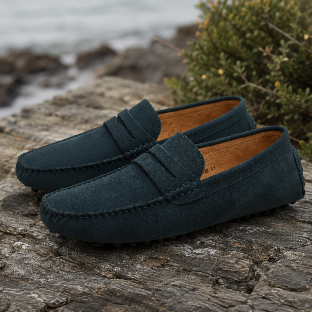 Mocassini uomo verde scuro slip-on con suola a pallini e cuciture a vista