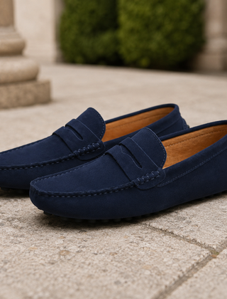 Mocassini uomo blu navy slip-on con fascetta frontale e punta arrotondata