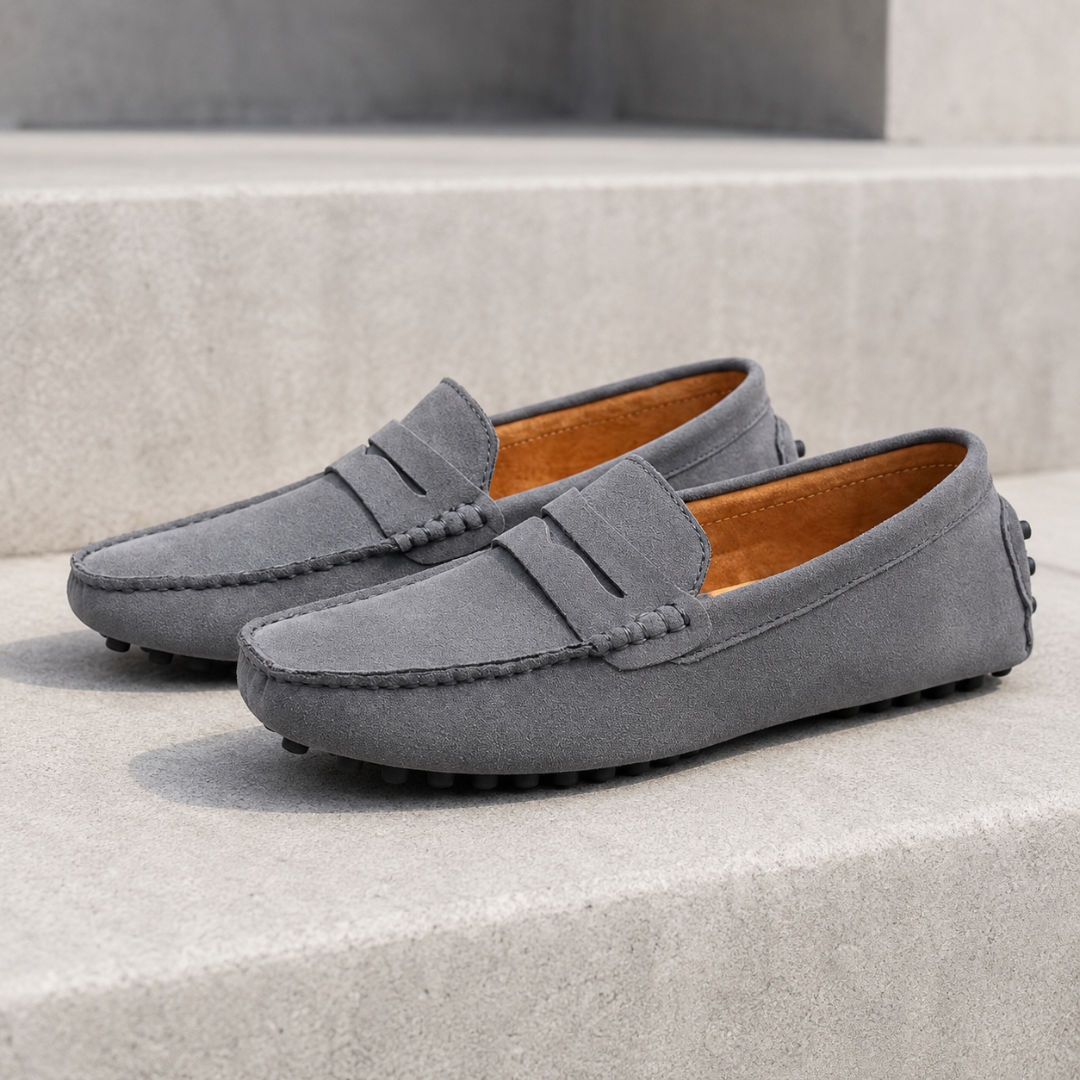 Mocassini uomo grigi slip-on con fascetta frontale e suola a pallini