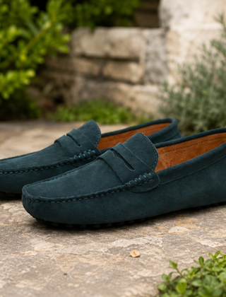 Mocassini uomo verde scuro con fascetta a penny e bordo cucito