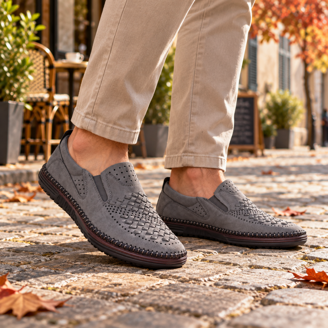 Mocassini uomo grigi slip-on con fori decorativi e bordo cucito a vista