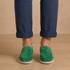 Mocassini uomo verdi slip on con mascherina arrotondata e fondo chiaro