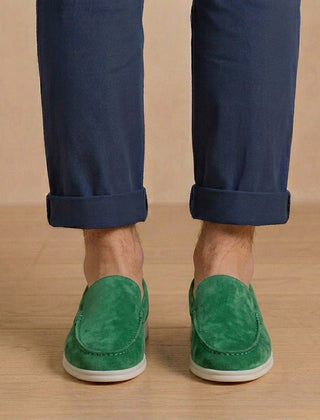 Mocassini uomo verdi slip on con mascherina arrotondata e fondo chiaro