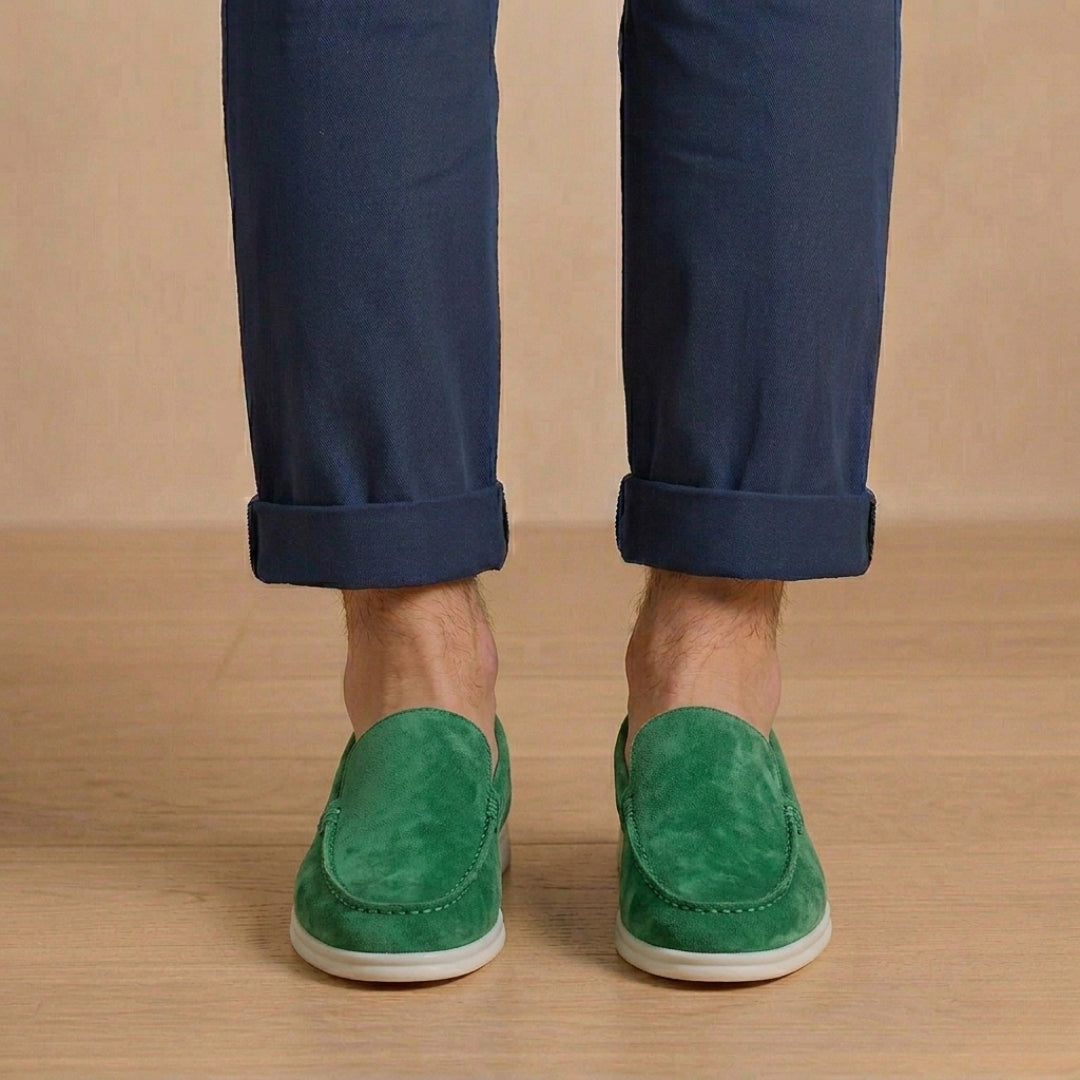 Mocassini uomo verdi slip on con mascherina arrotondata e fondo chiaro