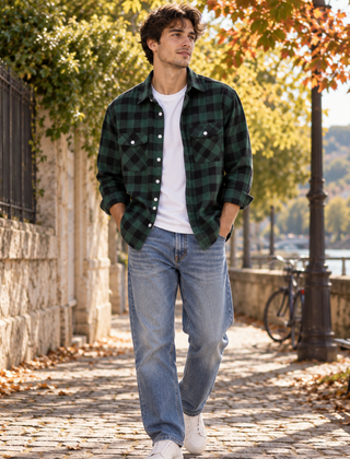 Overshirt uomo verde a quadri con collo a camicia e taschini sul petto