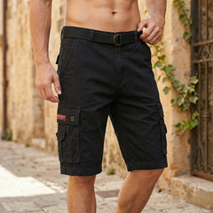 Pantaloncini cargo uomo neri con tasche laterali con patta ed etichetta rossa