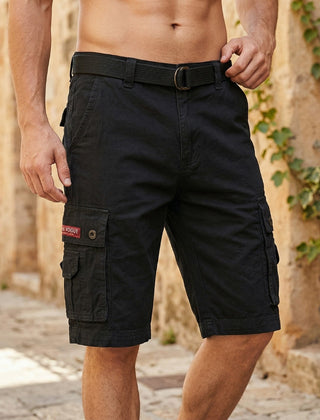 Pantaloncini cargo uomo neri con tasche laterali con patta ed etichetta rossa