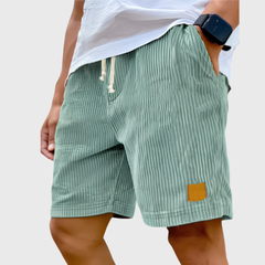 Pantaloncini uomo verde salvia con tasche laterali e lunghezza sopra il ginocchio