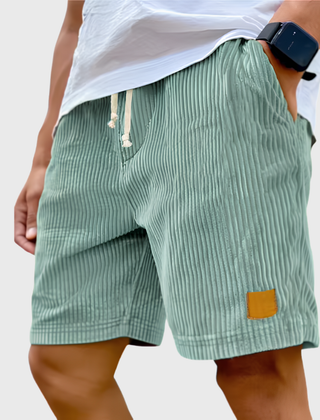 Pantaloncini uomo verde salvia con tasche laterali e lunghezza sopra il ginocchio