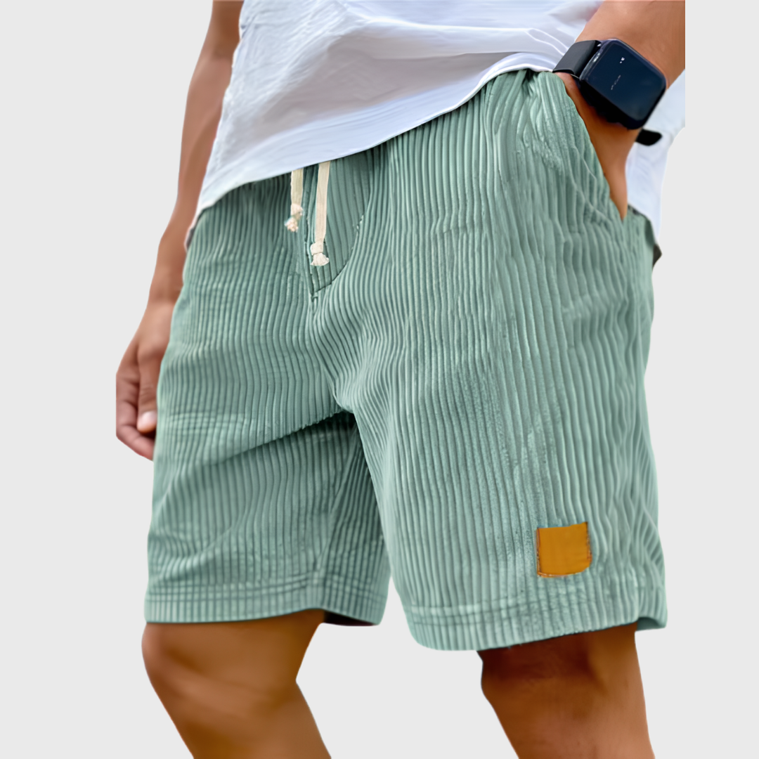 Pantaloncini uomo verde salvia con tasche laterali e lunghezza sopra il ginocchio