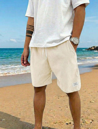 Pantaloncini uomo beige a coste con tasche laterali ed etichetta applicata sul fondo gamba