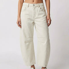 Pantaloni donna bianco panna con gamba curva, cuciture tono su tono e tasche frontali