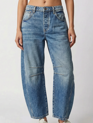 Pantaloni donna blu con sfumature schiarite sulle gambe e linea tonda alla caviglia