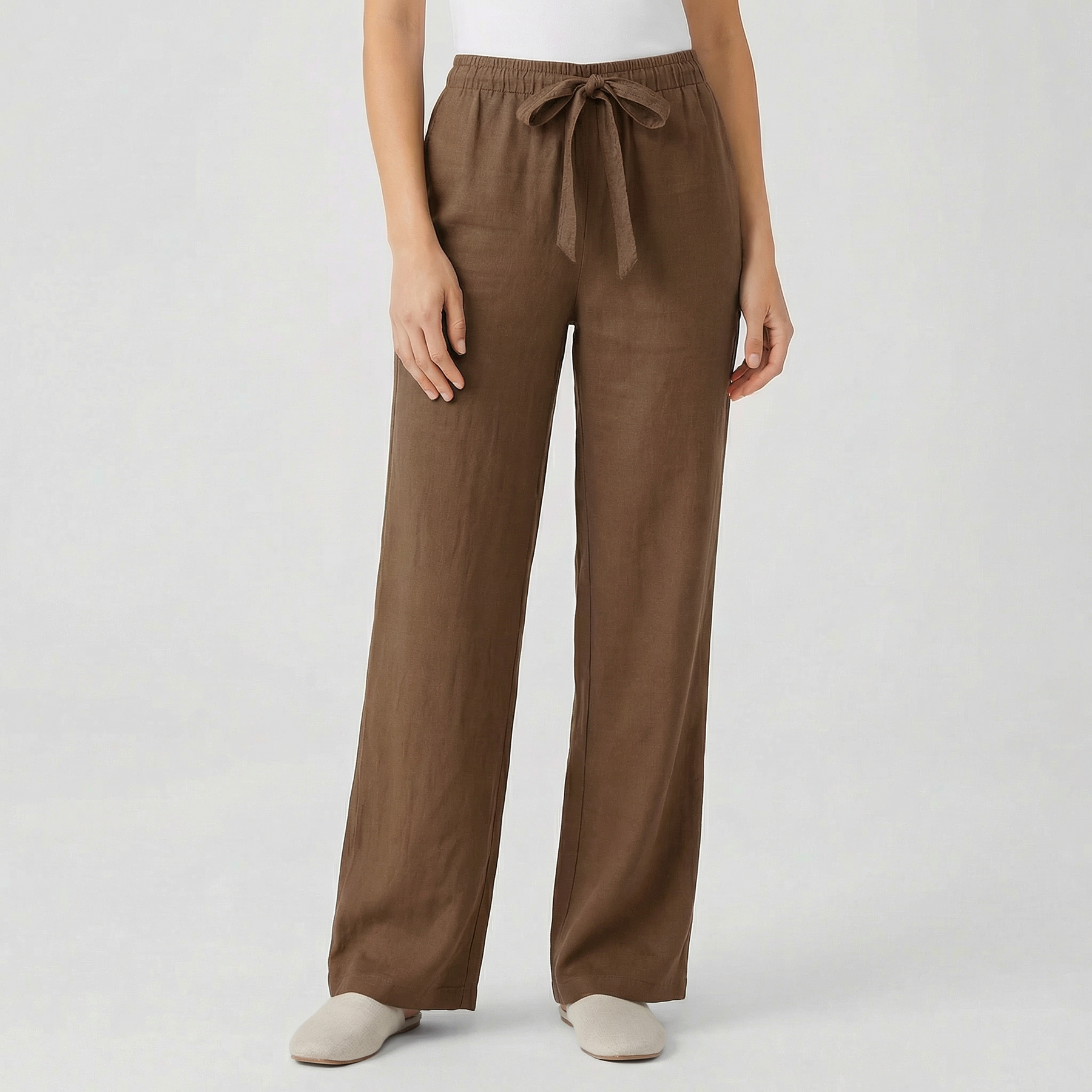 Pantaloni marroni fluidi a gamba larga con coulisse e tasche laterali
