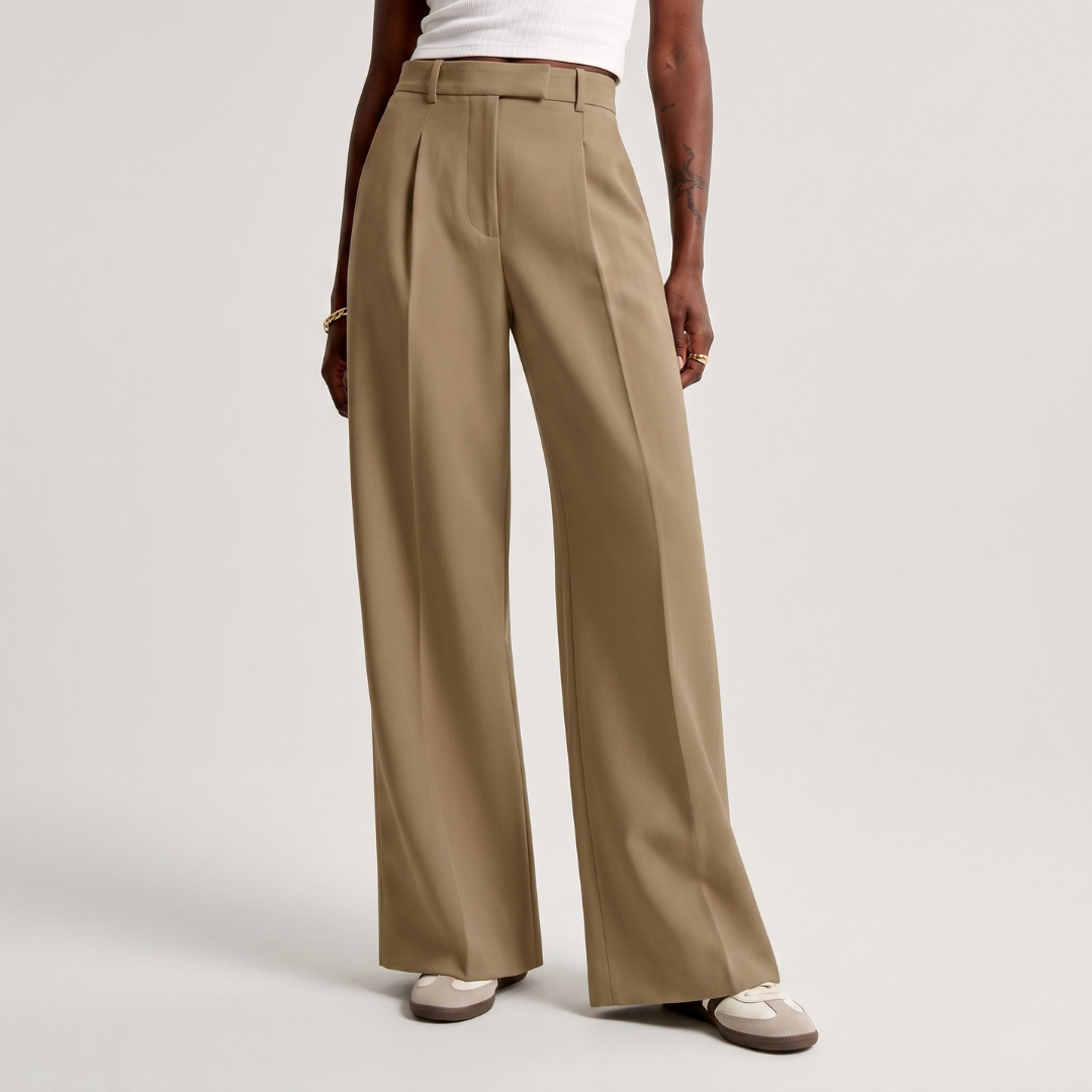 Pantaloni kaki ampi a vita alta con passanti e piega stirata frontale