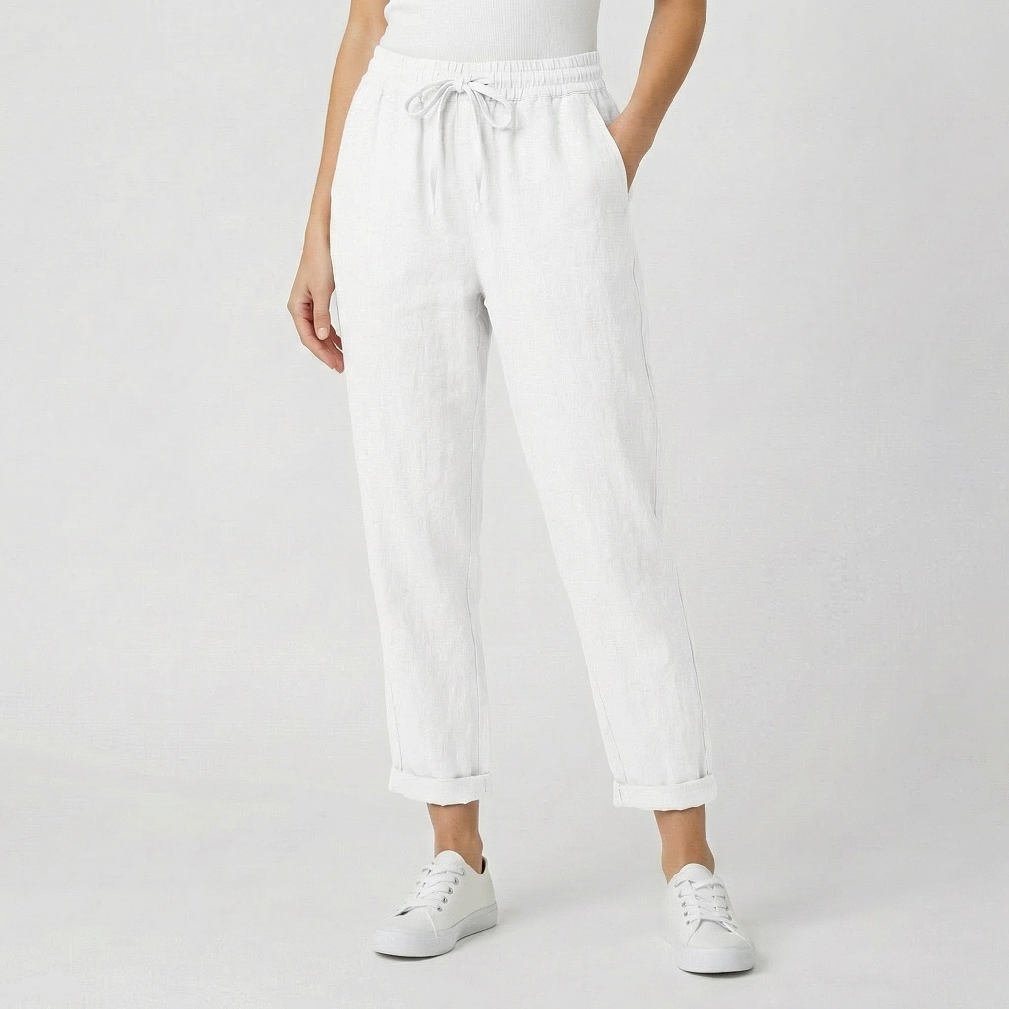 Pantaloni donna bianchi in cotone con coulisse annodata e caviglia scoperta