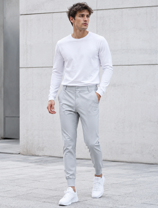 Pantaloni jogger uomo grigi con chiusura frontale a bottone e fondo a costine